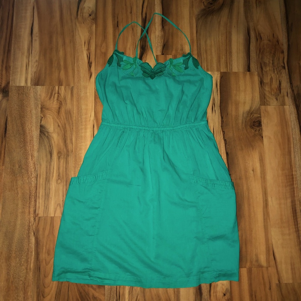 American Eagle green dress size 2 cotton embroidered floral bust pockets